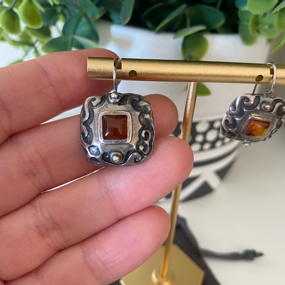 Beautiful Silpada Amber Sterling Silver wire closure earrings - Picture 6 of 6